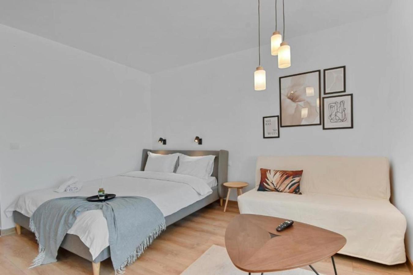 Serene Retreat - Beautifully Designed Studio Bucharest Exterior photo