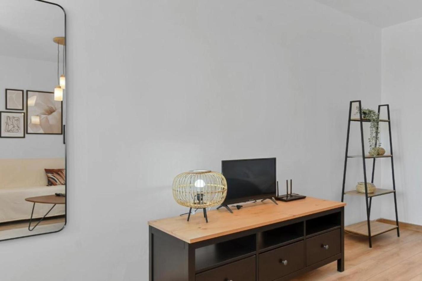Serene Retreat - Beautifully Designed Studio Bucharest Exterior photo