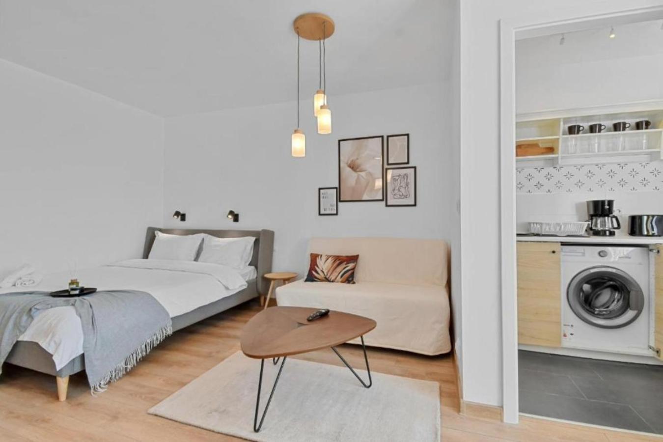 Serene Retreat - Beautifully Designed Studio Bucharest Exterior photo